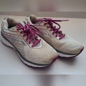 Brooks Ghost 12 Running Shoes, Women's Size 7B, Cream/Gray/Fuchsia